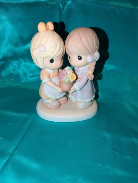 Precious Moments Figurine #630011 : Flowers and Friendship are Best When Shared