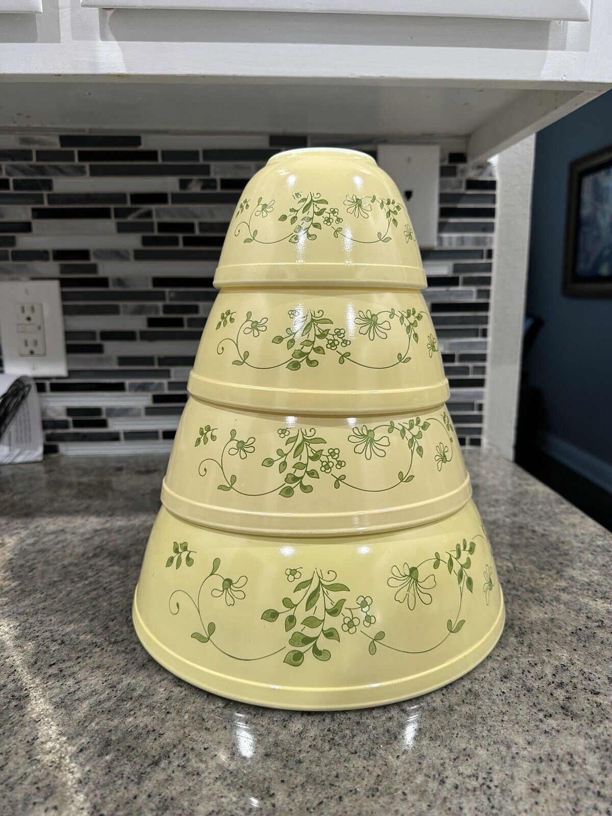 Vintage Pyrex Shenandoah Nesting Mixing Bowls Set of 4 Yellow 401 402 403 404
