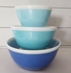 Vintage Pyrex RARE Americana Blue Mixing Bowls. Set of 3. 1967-1969