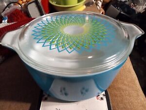 Pyrex Spirograph 1960 Promotional Blue & Green 2.5 QT 475 Casserole