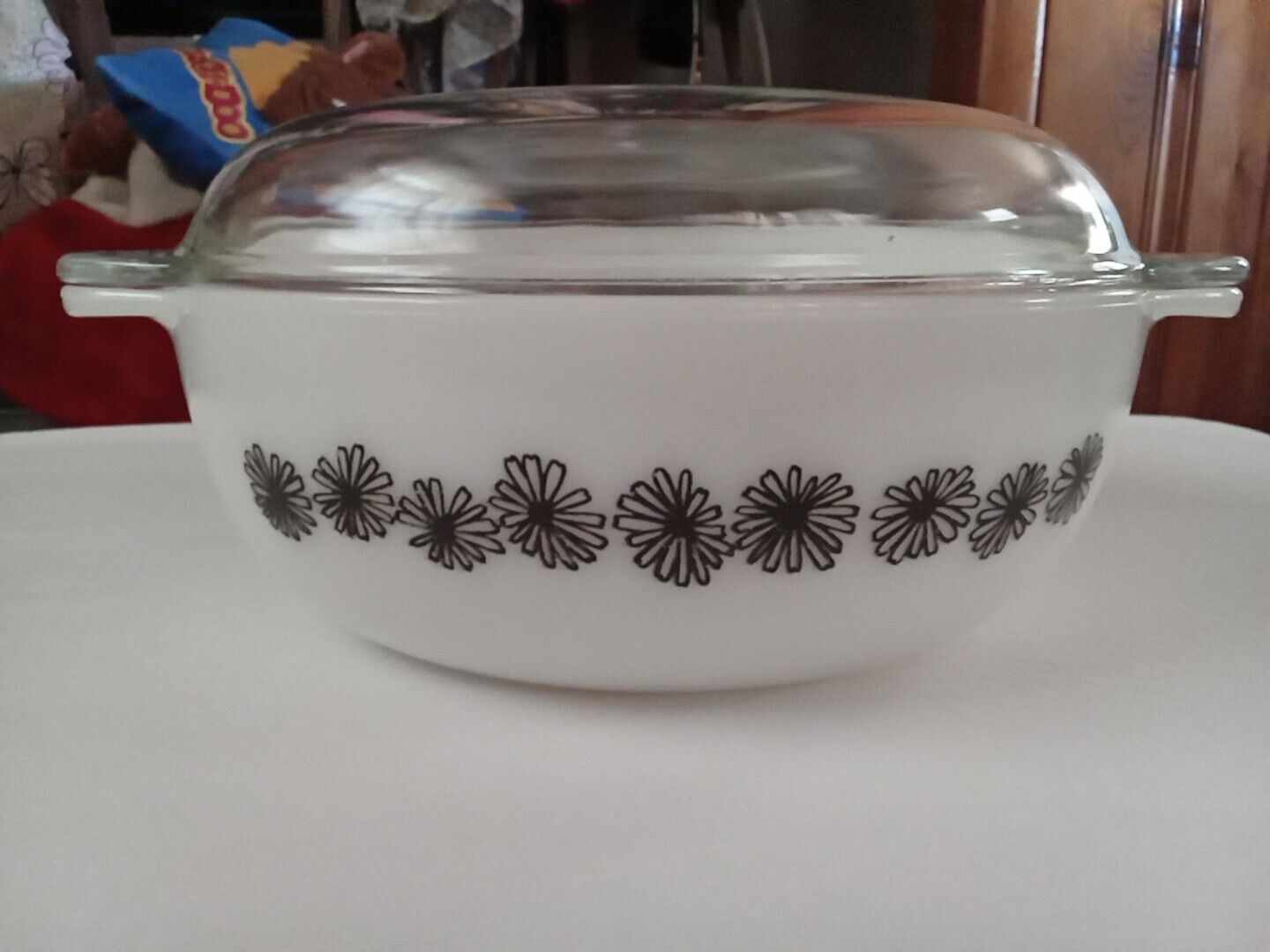 Vintage Pyrex JAJ "Black Daisy" (1967) 3 Pint Casserole Dish With Original Lid