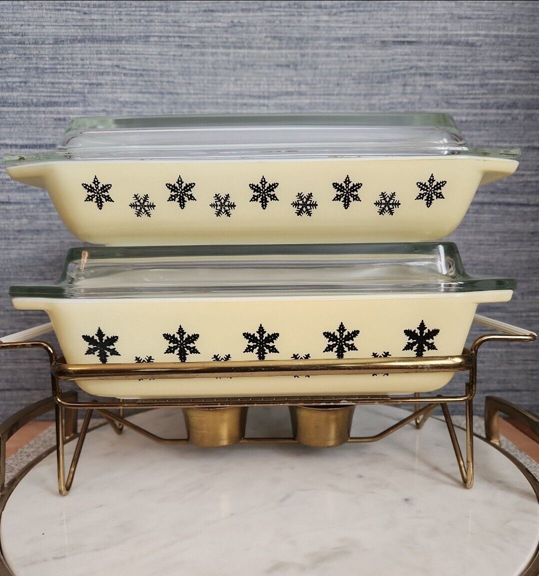 Vintage Pyrex JAJ Gaiety Yellow Snowflake Spacesaver 575 & 548 w/ Lids & Cradle