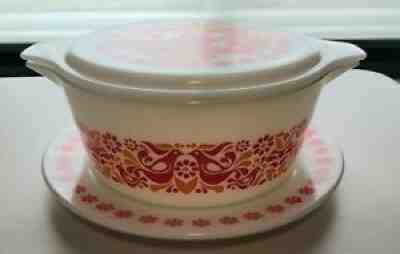 Extremely Rare Pyrex Penn Dutch Promotional 475 B with Lid and Underplate