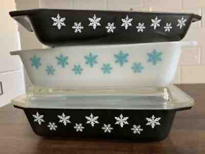 Pyrex Space Saver Set of 3, white with turquoise Snowflakes, Black W/ White