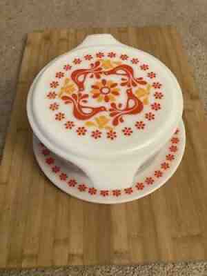 Pyrex Friendship Penn Dutch Birds Casserole Dish With Lid And Plate.