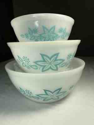 Agee Pyrex Star Fruit Bowl Set