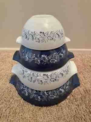Vintage pyrex Colonial Mist blue daisy mixing bowl set of 4. Excellent Condition
