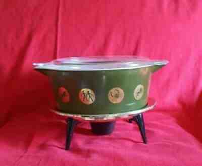 Vintage 2.5 qt Pyrex Zodiac Casserole with Warmer