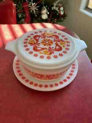 Vintage Pyrex Friendship Promo Penn Dutch Casserole Dish w/ Lid & Under Plate