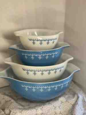 Vintage Pyrex Snowflake Cinderella Blue Garland Nesting Bowl Set of 4