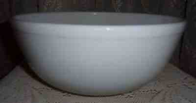 vintage 1954 Pyrex true opal white mixing bowl 4 qt no markings (404) EUC