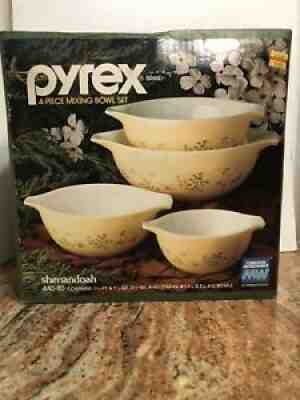 Vintage Pyrex Shenandoah 4 piece Mixing Bowl Set Cindarella 441, 442,443,444 NEW