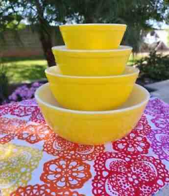 Vintage Pyrex Rare "Bright Yellow" Complete 4pc Nesting/Mixing Bowl Set
