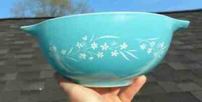 Rare Vintage Pyrex Dish Blossom Breeze Cinderella Starter w/ Lid Turquoise 443