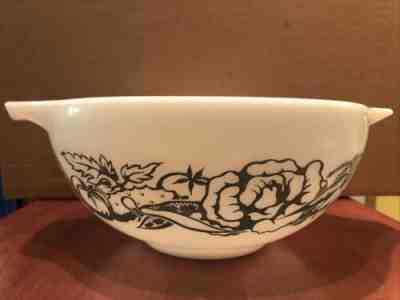 Vintage Very Rare Unknown Pattern Pyrex 2 1/2 Qt Cinderella Bowl 443