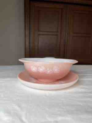 RARE Vintage JAJ Pyrex PINK DAISY Sauce Boat Gravy Dish with Underplate