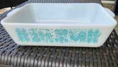 Rare reversed print Pyrex Amish Butterprint 503 with the lady on the left.