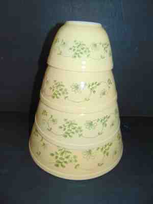 Set of 4 Vintage Pyrex Shenandoah Yellow Nesting Serving Mixing Bowls 401-404