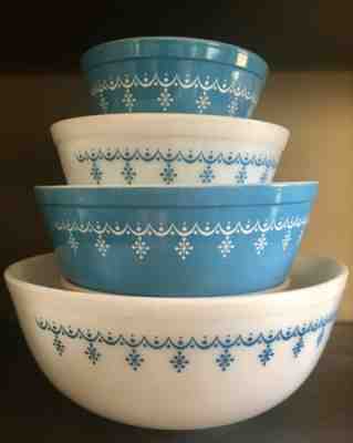 PYREX VINTAGE SNOWFLAKE BLUE GARLAND NESTING BOWLS SET OF 4