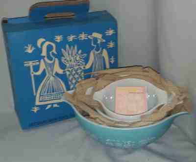 Vintage NOS Pyrex Turquoise Cinderella Amish Butterprint Set 4 Bowls! NEW w/BOX