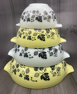 4 pc Pyrex Mixing Bowl Set Yellow White with Black Gooseberry Vintage 1957-1962