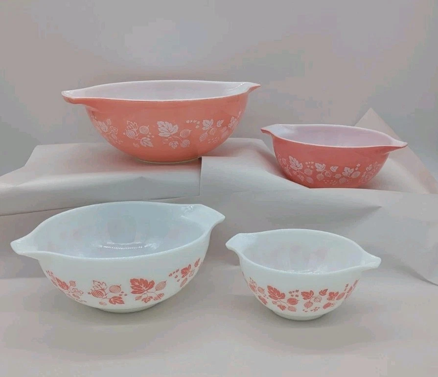 SET OF 4 VTG PYREX GOOSEBERRY PINK WHITE CINDERELLA NESTING BOWLS