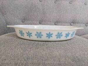 Vtg htf rare large snowflake Pyrex divided dish white w/ turquoise, handle chip
