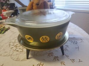 Vintage Pyrex Zodiac Horoscope 2 1/2 Qt. Casserole Dish With Lid and Stand 475 B