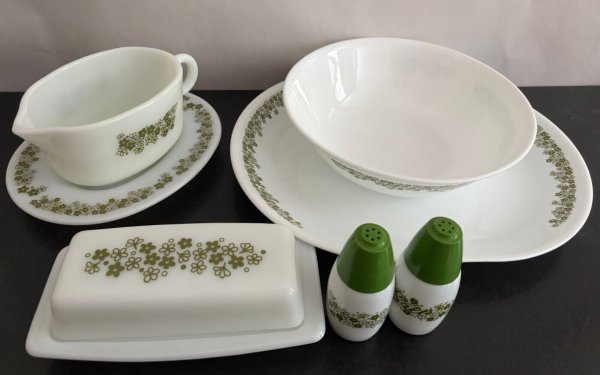 Vintage Spring Blossom / Crazy Daisy Pyrex Kitchen Set very good condition
