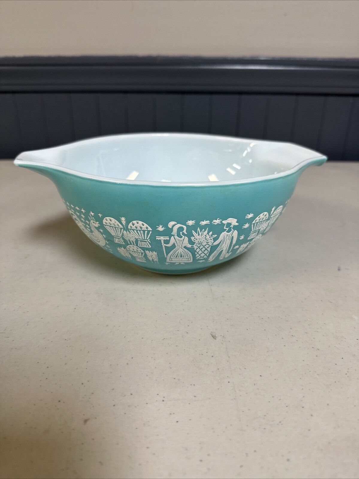 RARE Lady On The Left Pyrex Turquoise Amish Butterprint Mixing Bowl 442 Variant