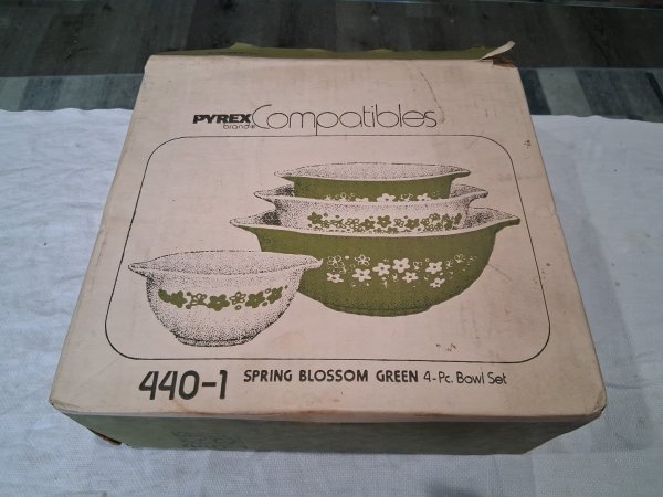 Pyrex Spring Blossom Green Crazy Daisy Cinderella Mixing Bowl Set NEW