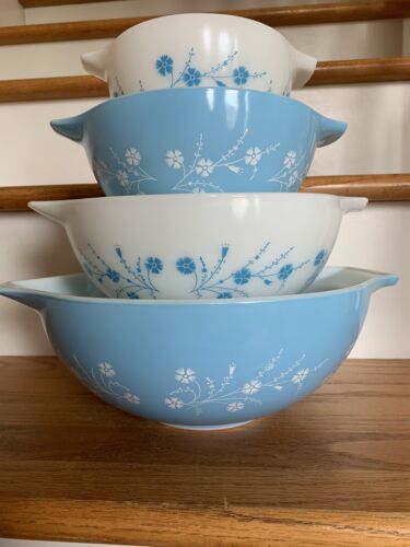 Rare Pyrex Dianthus Cinderella Bowl Set