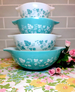 Vintage Pyrex JAJ Turquoise Gooseberry (1959) 4pc Cinderella Bowl Set