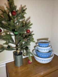 Pyrex Snowflake Cinderella Blue Garland Nesting Mixing Bowl Set 4 Vintage EUC