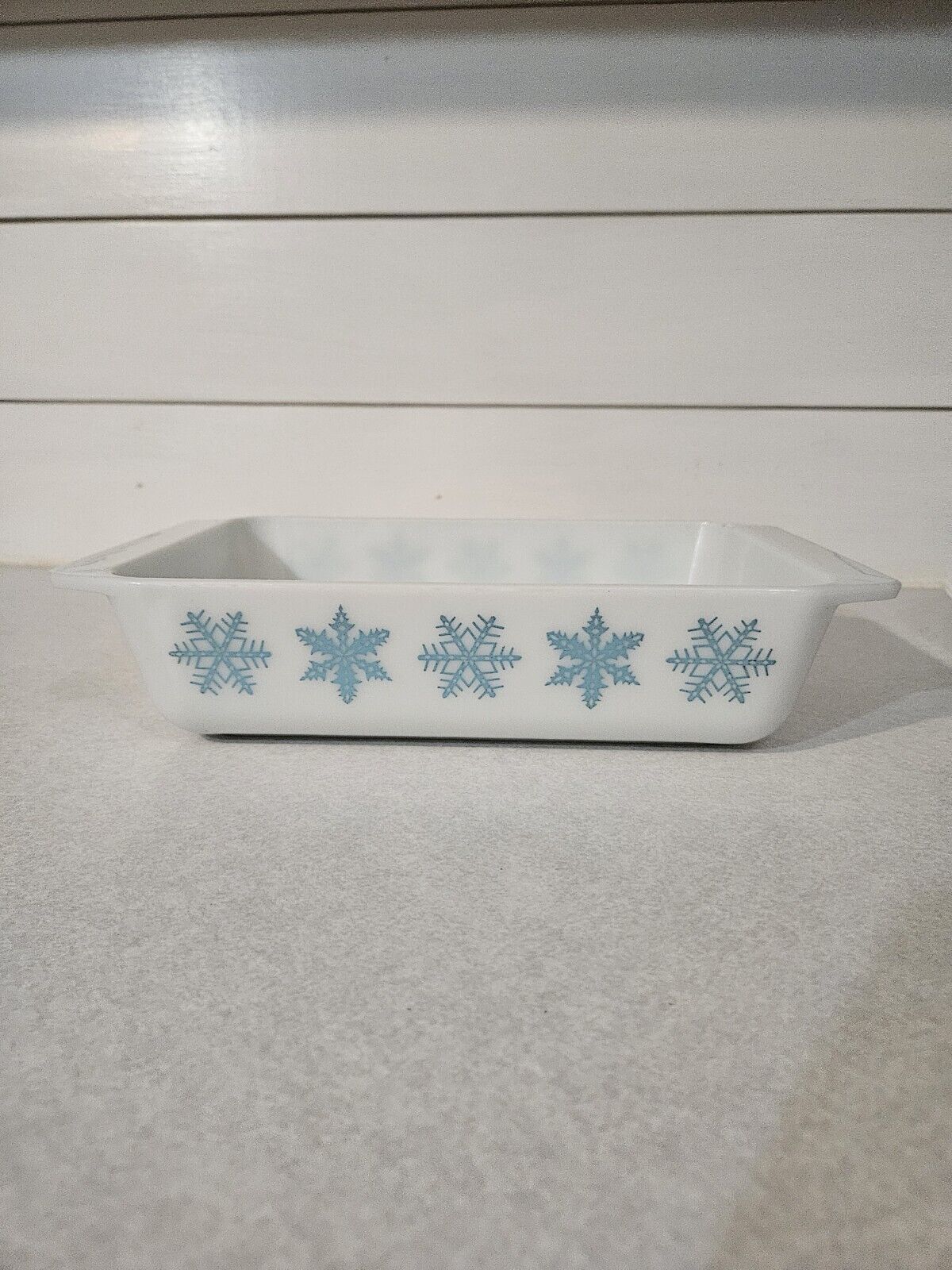 Vintage Pyrex Turquoise/ Aqua Snowflakes On White Space Saver Casserole 575 B