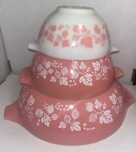 Vintage Pyrex 3 Piece Mixing Bowl Set Pink & White Gooseberry Cinderella Pattern