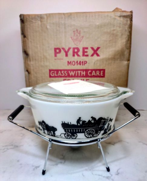 Vintage JAJ Pyrex  HTF Harvest Silhouette 4.5 Pint Casserole Dish w/ Stand/Box!