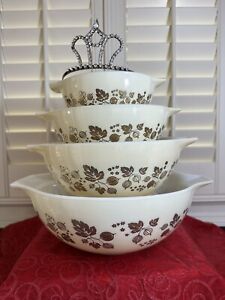 Rare VTG Pyrex HTF  Golden Gooseberry 4 pc Cinderella Bowl Set