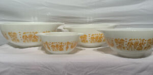 Set of 4 Vintage Pyrex Pumpkin Butterprint Cinderella Mixing Bowls