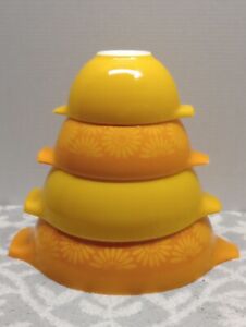 Vintage Pyrex Yellow/Orange Sunflower Daisy Cinderella Nesting Mixing Bowl Set 4