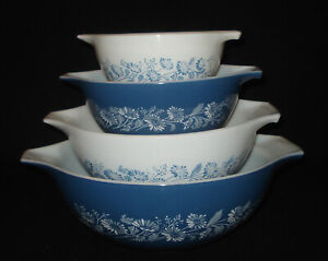 PYREX - 4 pc. Blue & White COLONIAL MIST Cinderella Mixing, Nesting Bowl Set