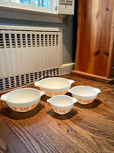 VINTAGE PYREX  AMISH PUMPKIN  BUTTERPRINT CINDERELLA MIXING BOWLS-SET OF 4