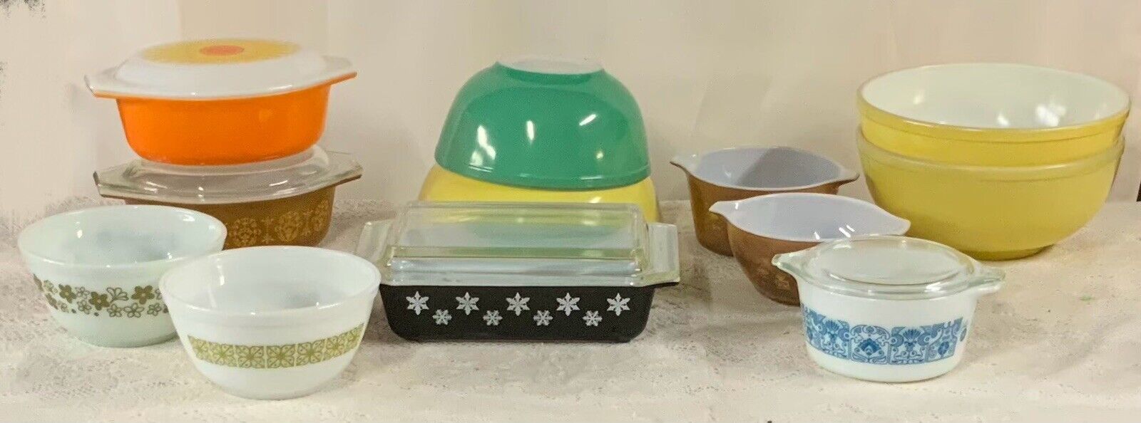 Mixed LOT Of Vintage Pyrex Bowls/Dishes Assortment 16 Pcs