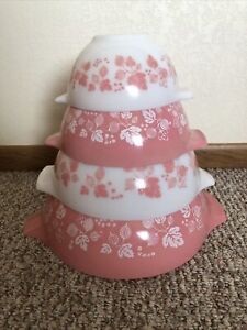 Pyrex Pink And White Gooseberry Cinderella Mixing Nesting Bowls Set Of 4 Vintage