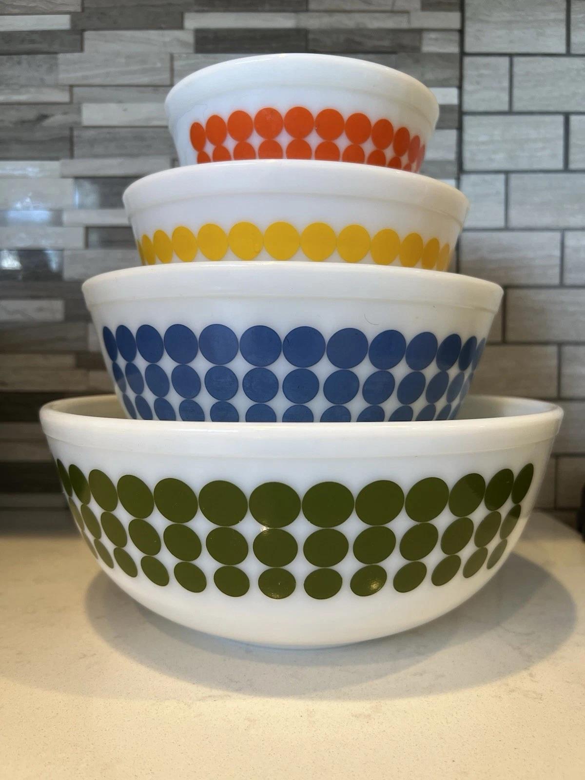 Vintage Set Of 4 Pyrex "New Dot" Nesting Bowls All Excellent Condition