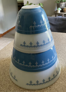 Vintage Pyrex Snowflake Garland Mixing Bowls Set of 4 "READ"