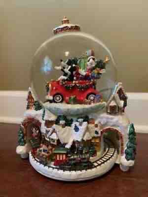 Limited Edition christopher radko Home For The Holidays Disney Snowglobe.