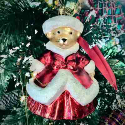 Radko 2010 MUFFY WHITE CHRISTMAS VanderBear 1015678 Glass Ornament