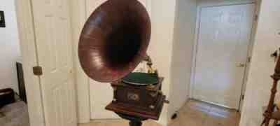 Rare Mahogany Victor 6 Or VI With Speartip Horn Phonograph Antique