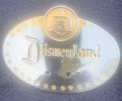 EXTRA RARE 1955 DISNEYLAND CAST MEMBER EMPLOYEE BADGE "NO NUMBER!!" 1ST EDITION